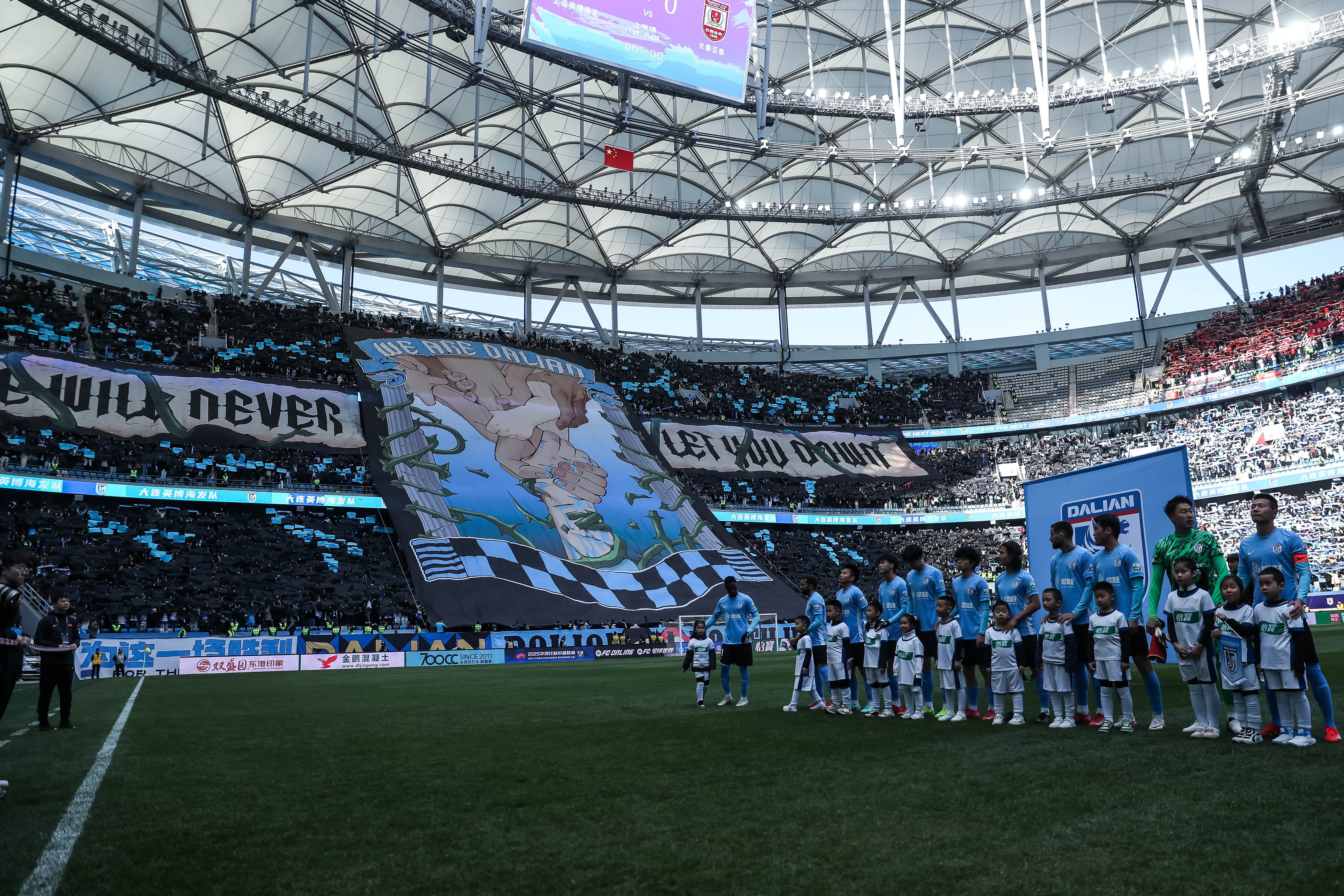 关于法兰克福中场组织发挥不俗，球队挺进前八的信息