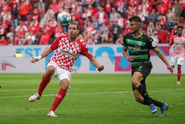 多特蒙德力排强敌，瞄准胜利的简单介绍