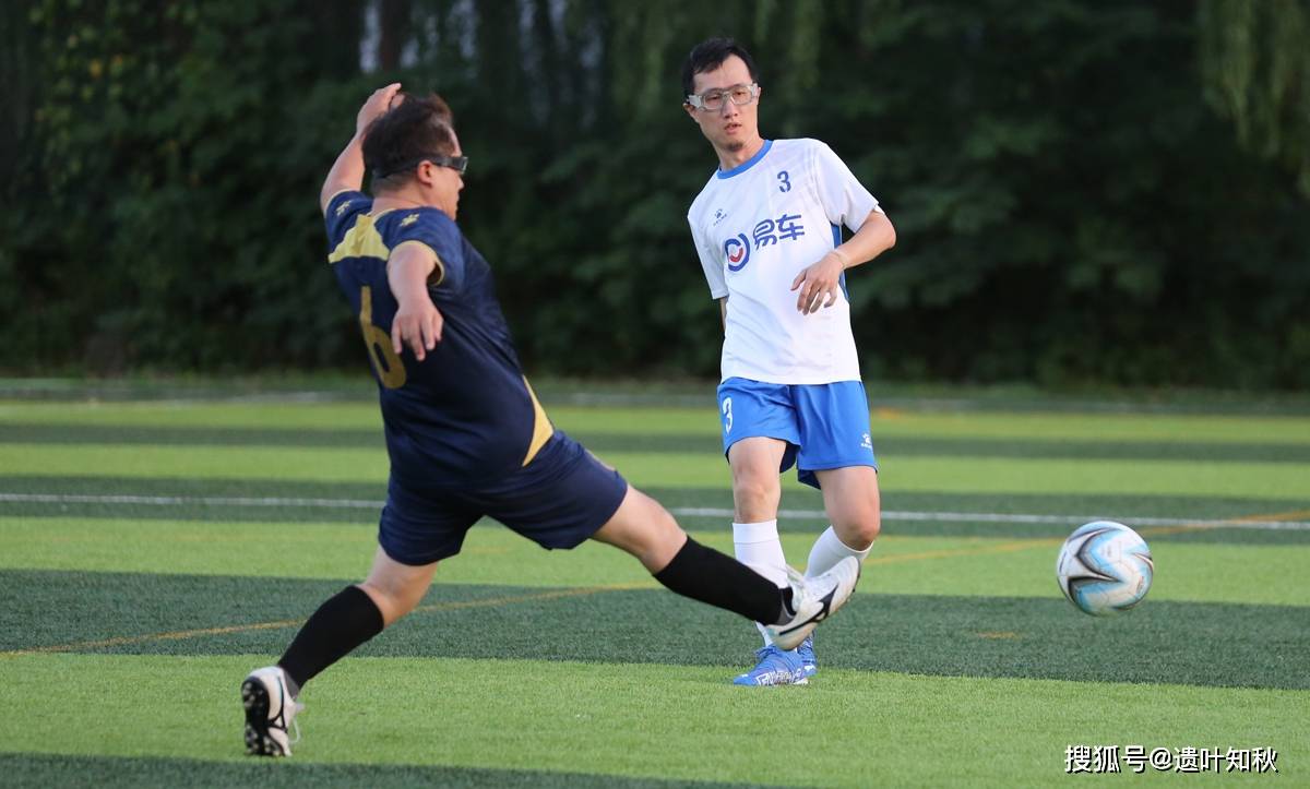 国内足球职业精英们展现实力,引人关注 国内足球职业精英们展现实力,引人关注