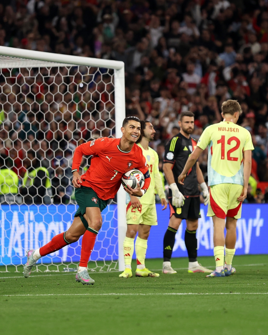 欧冠对决中谁能突破对手的重重防线 欧冠对决中谁能突破对手的重重防线