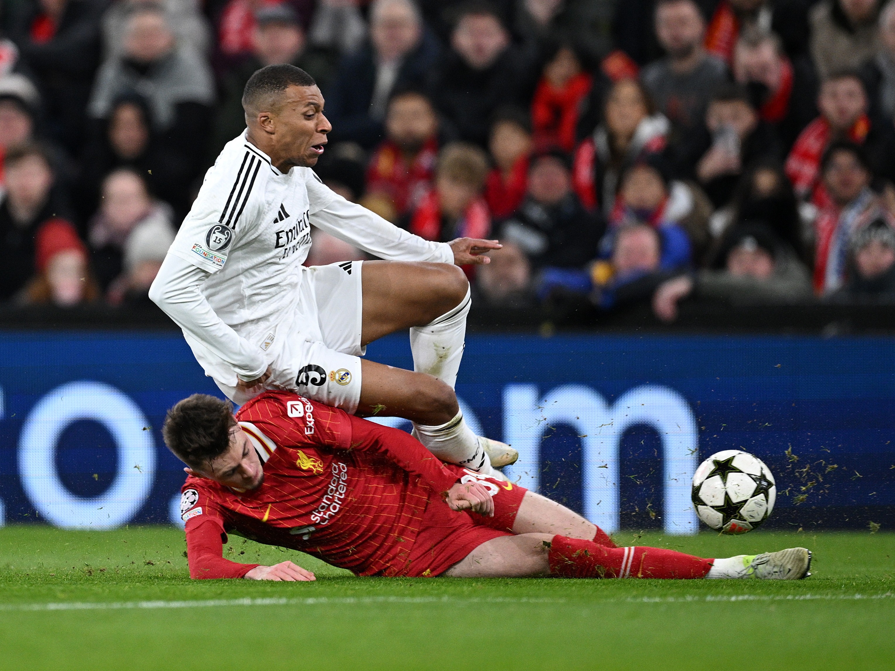 欧冠对决中谁能突破对手的重重防线 欧冠对决中谁能突破对手的重重防线