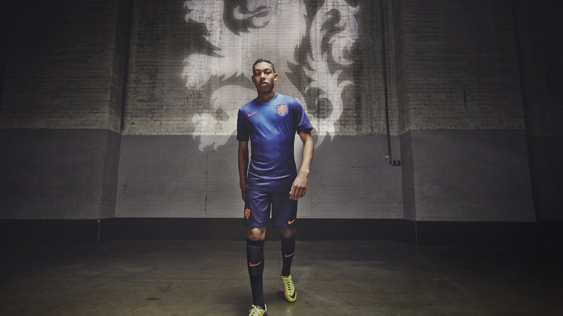 里昂对阵尼斯，莱万式无解之谜，法甲战术版图的裂变时刻