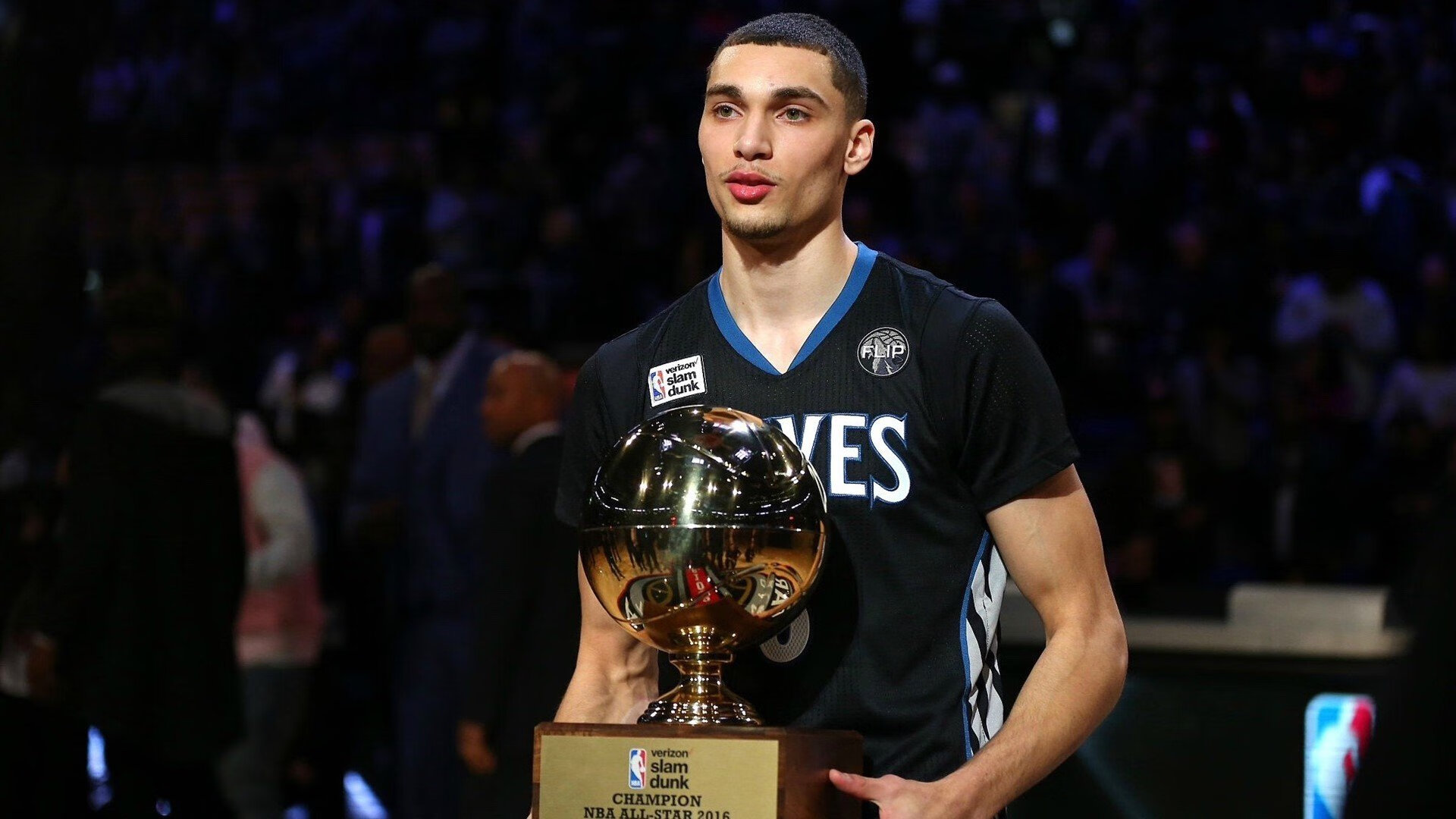 活塞对阵浙江队,小贾伦点燃赛场